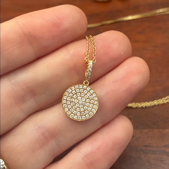 Beautiful 18k solid gold .49 ctw and Genuine Pave Diamond Pendant necklace ๐ - Picture 3 of 16